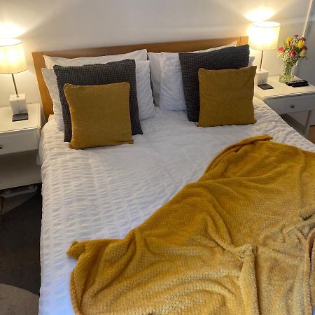 Guest Bedroom With King Size Bed In Brixton London Exterior photo